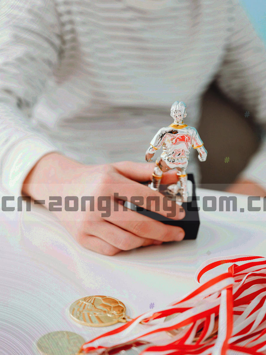 纵向封面块内嵌网格与期数编号，风格与档案抽屉一致